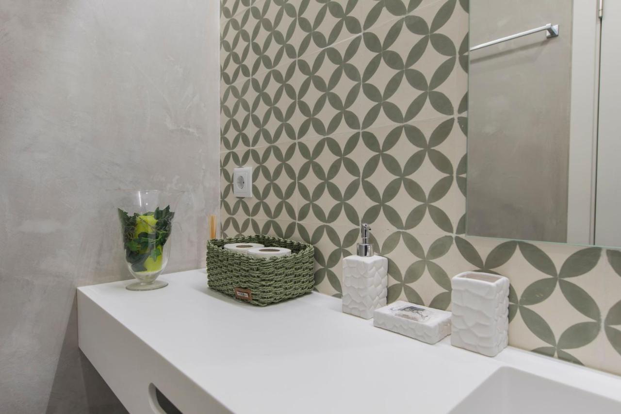 Lovelystay - Vintage Flat Near Santa Justa Elevator! Appartamento Lisbona