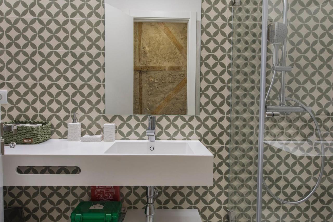 Lovelystay - Vintage Flat Near Santa Justa Elevator! Lisbona