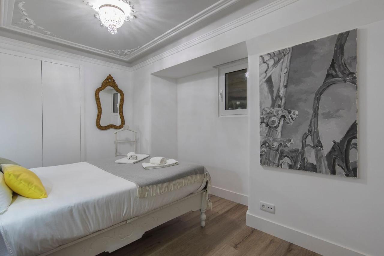 Lovelystay - Vintage Flat Near Santa Justa Elevator! Lisbona