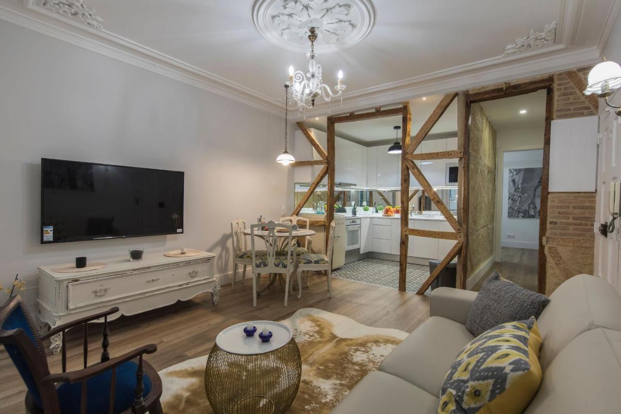 Lovelystay - Vintage Flat Near Santa Justa Elevator! * Lisbona