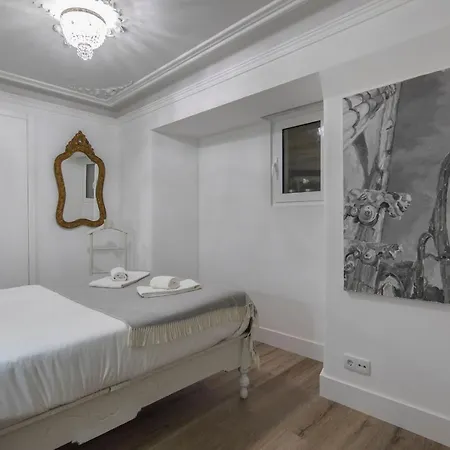 Lovelystay - Vintage Flat Near Santa Justa Elevator! Lissabon Exterior foto