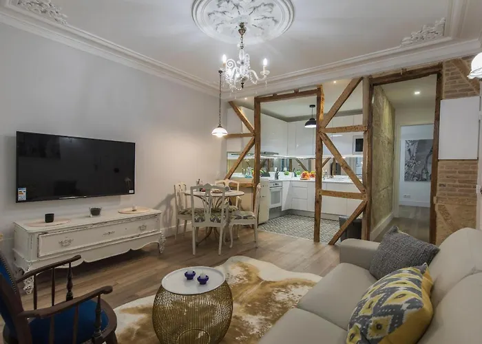 Lovelystay - Vintage Flat Near Santa Justa Elevator!